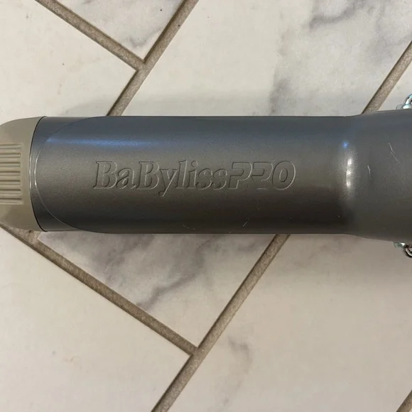 BaBylissPRO Nano Titanium 1½” Spring Curling Iron - Picture 3 of 10